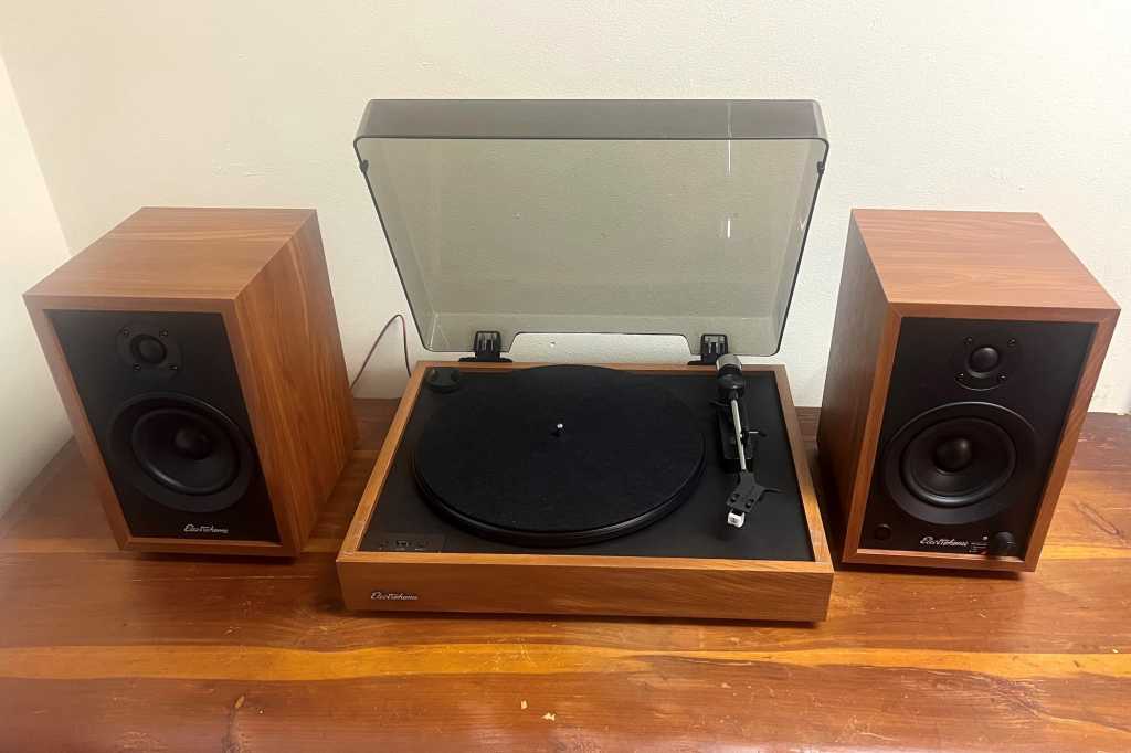 Electrohome Montrose turntable with McKinley speakers