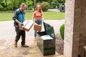 Loxx Boxx delivery box runs on battery power, cellular connection