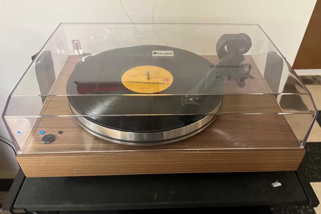 Pro-Ject X8 front view