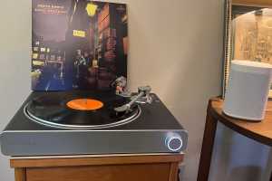 Victrola Stream Carbon turntable review: Play your vinyl on Sonos