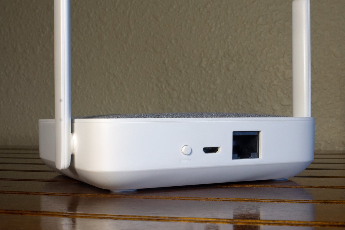 wyze home monitoring hub rear panel